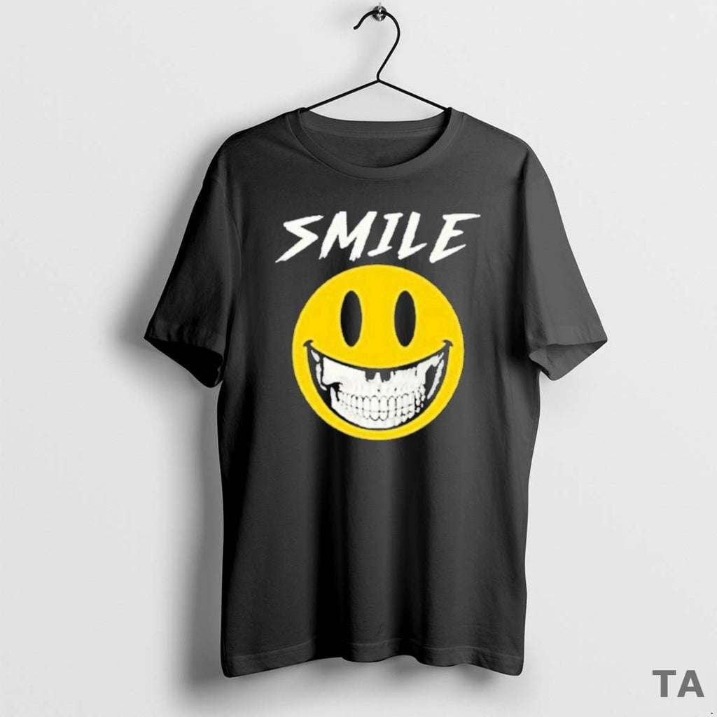 Top Andy Glaze Smile Masked T Shirt Sweater