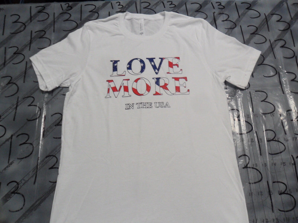 Medium NWOT Love More in USA T Shirt