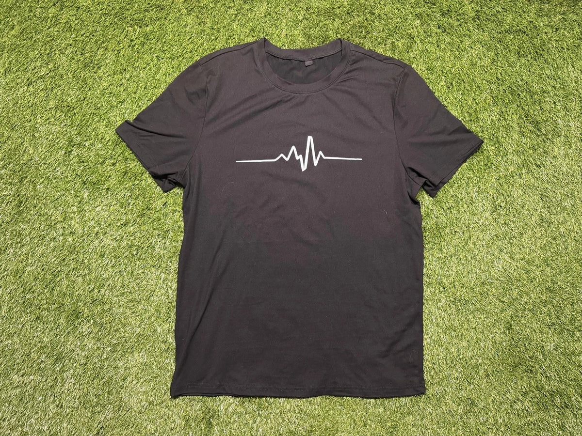 Minimalist Heartbeat Line Graphic T-Shirt Men’s Small Black Crew Neck Tee
