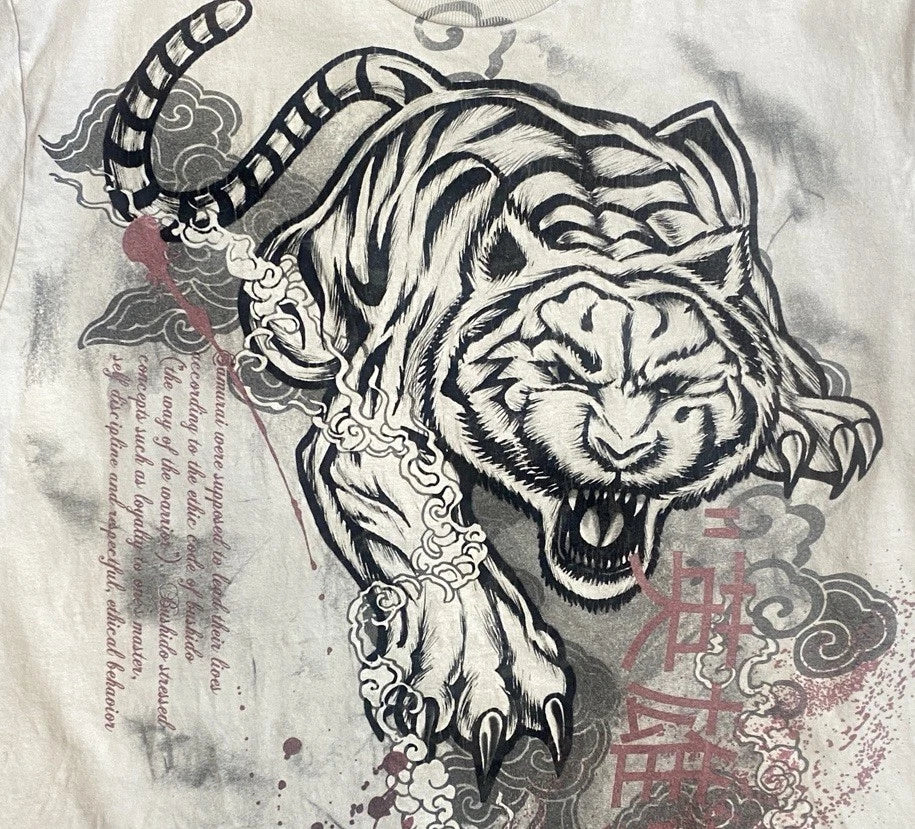 Y2K Streetwear Tiger Graphic T-Shirt XL Kanji Art White Cotton Tee