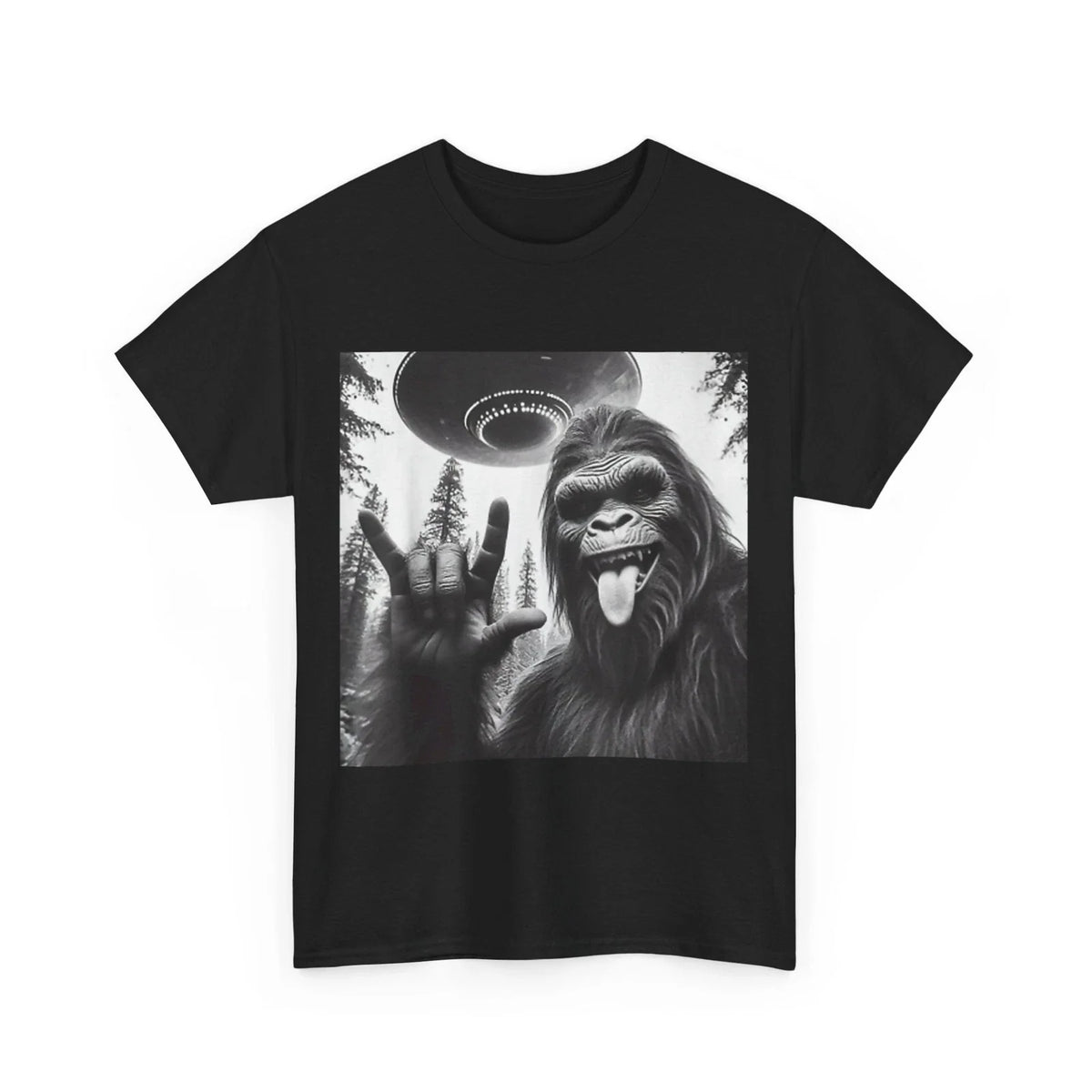 Funny Sasquatch Bigfoot Rock On Selfie With UFO Alien T-Shirt