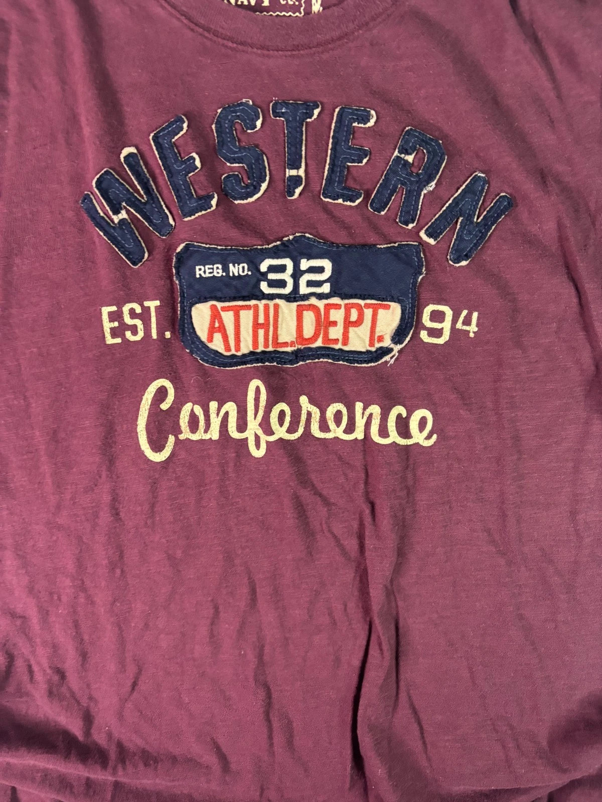 2000s Burgundy Blue Cream Old Navy "Western Confernece" Front Graphic Size XL