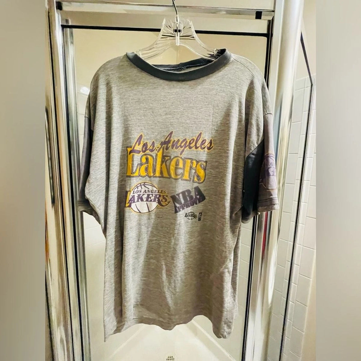 Vintage Lakers Short-Sleeve Shirt - L - Cotton - Y2K NBA Shirt - Yellow Grey