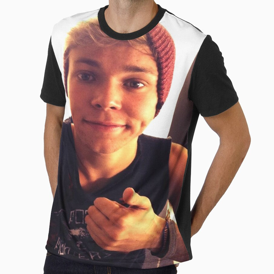 Ashton Irwin 5 Sos-min, Google, Pinterest, Amazon, Ebay, Etsy, Google Shopping 11 by alkamhfashion